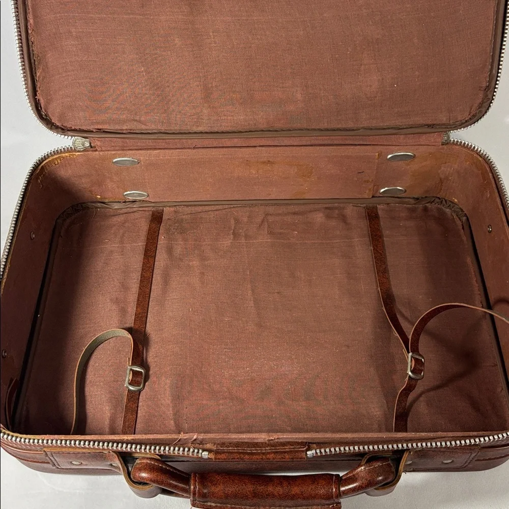 Vintage Brown Leather Luggage 19”x14” Peter’s Bag Corp**